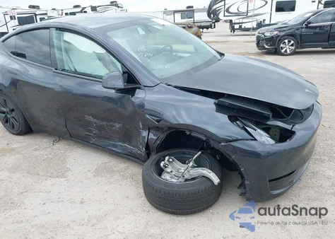 2024 Tesla Model Y Long Range Dual Motor All-Wheel Drive/Rwd z USA, uszkodzony, nr VIN 7SAYGDEDXRA307210